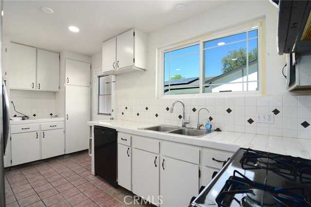 6162 Peterson Ave - Photo 7 of 8