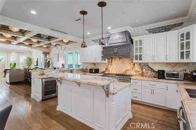 3057 N Naomi St - Photo 3 of 8