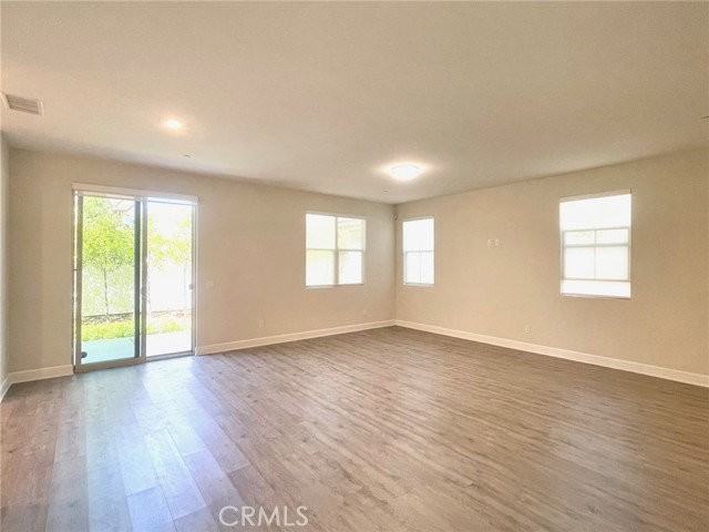 4013 N Highland Ct - Photo 3 of 8