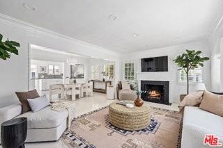 300 N Bowling Green Way - Photo 3 of 6