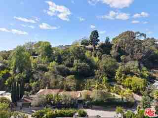 105 N Glenroy Ave - Photo 3 of 8