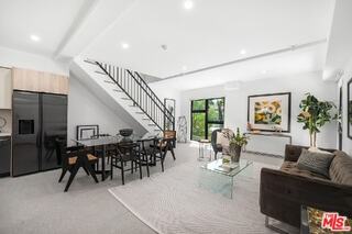 1016 N Martel Ave - Photo 3 of 8