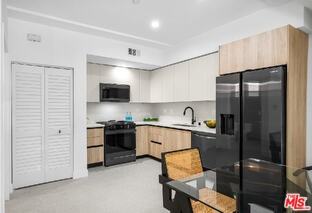 1016 N Martel Ave - Photo 7 of 8