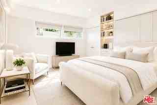 1423 Roscomare Rd - Photo 6 of 8