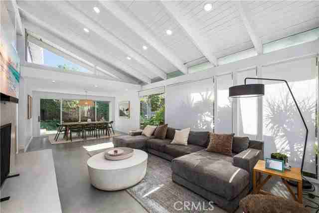 1340 Knoxville Ave - Photo 3 of 8