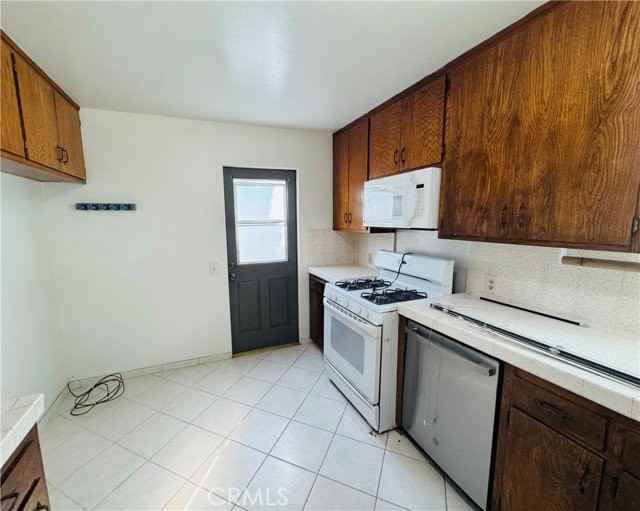 5140 E Los Flores St - Photo 3 of 8