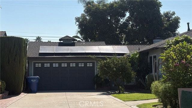 10244 Woodruff Ave - Photo 2 of 8