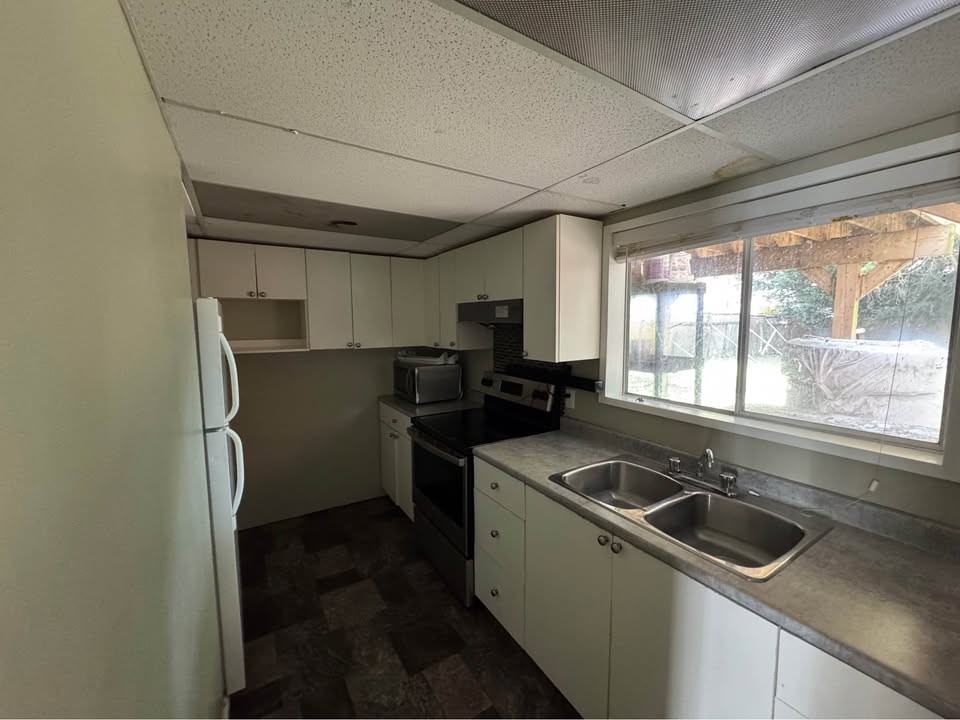 20110 53A Avenue - Photo 2 of 5