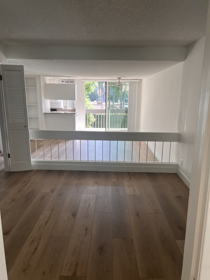 727 Westbourne Drive #213 - Photo 5 of 16