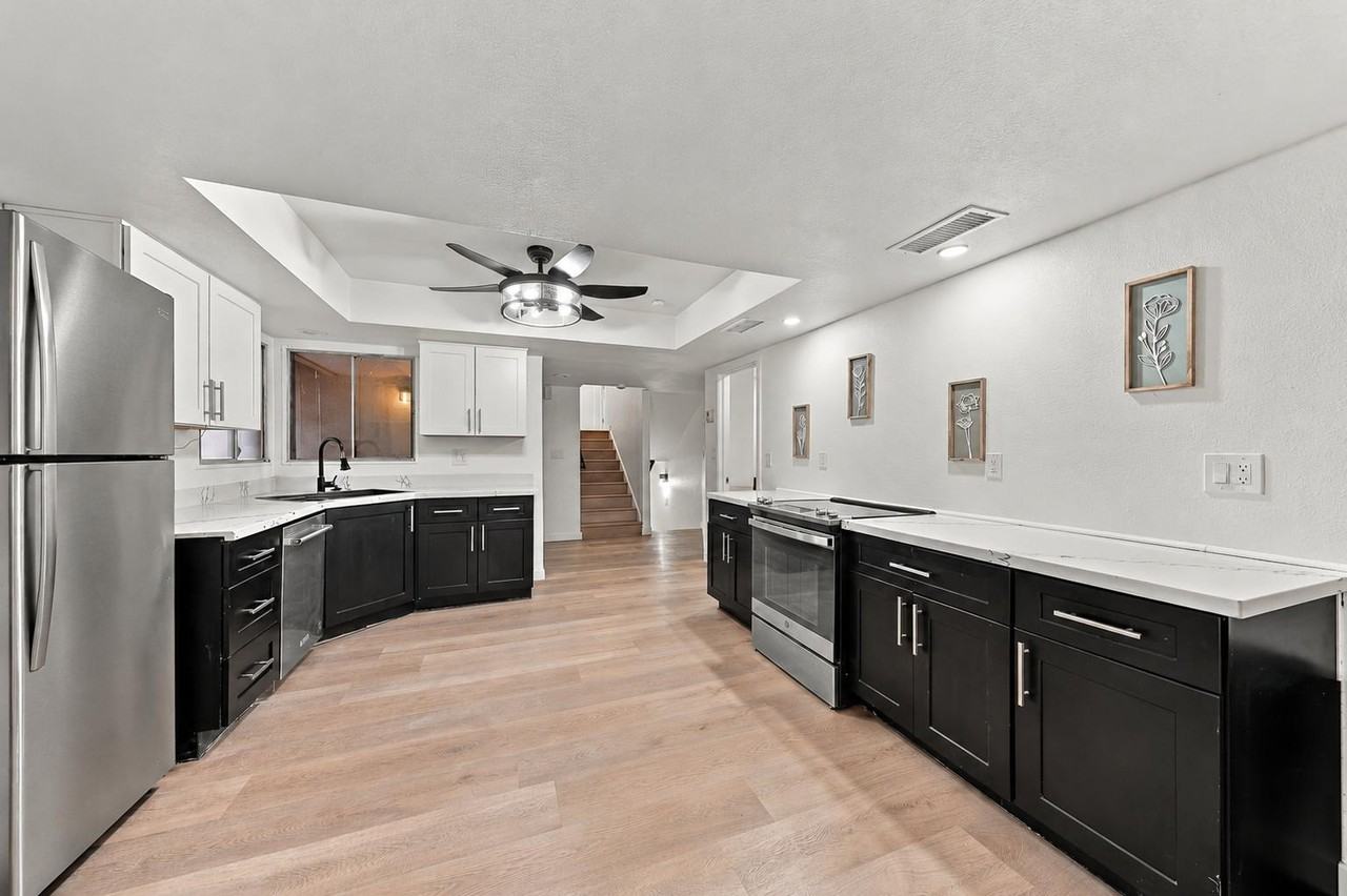 W Kaler Dr - Photo 3 of 29