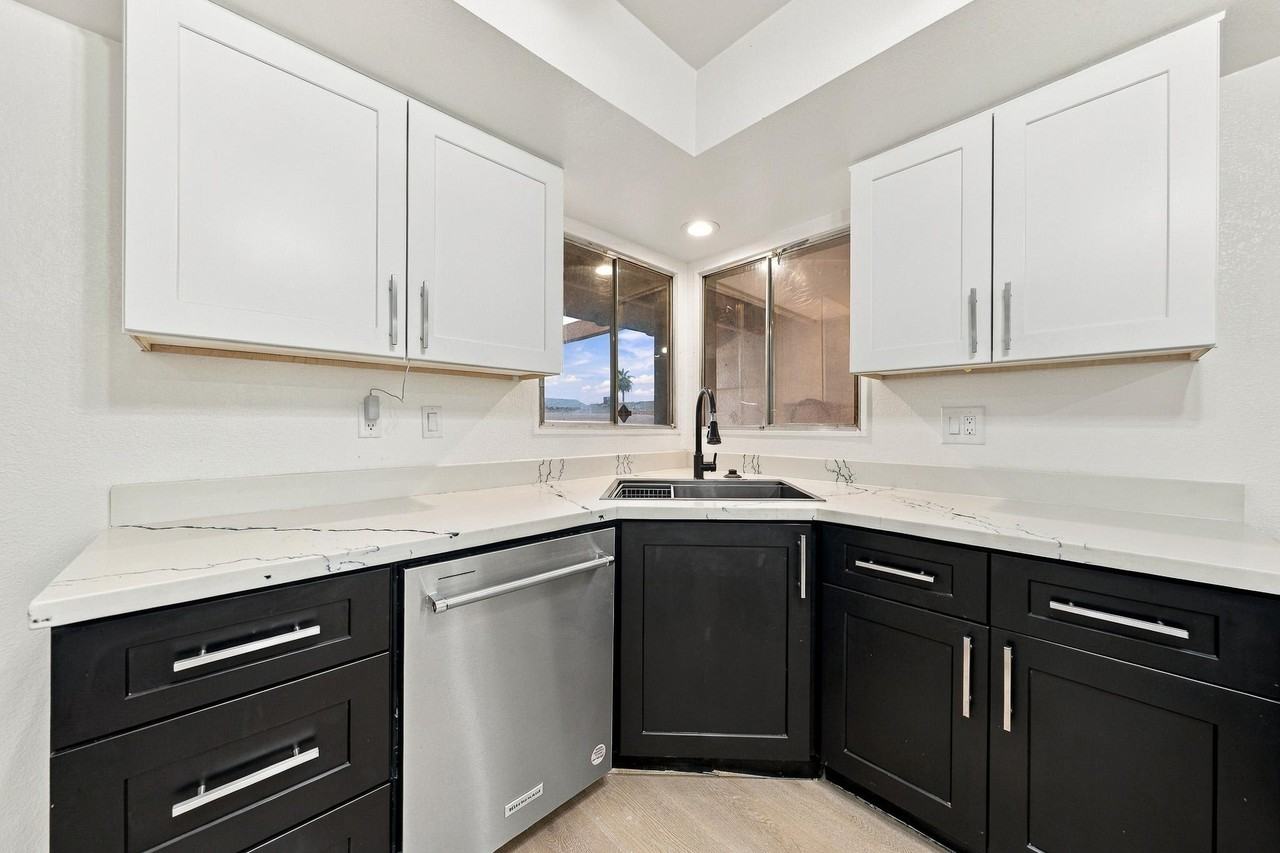 W Kaler Dr - Photo 5 of 29