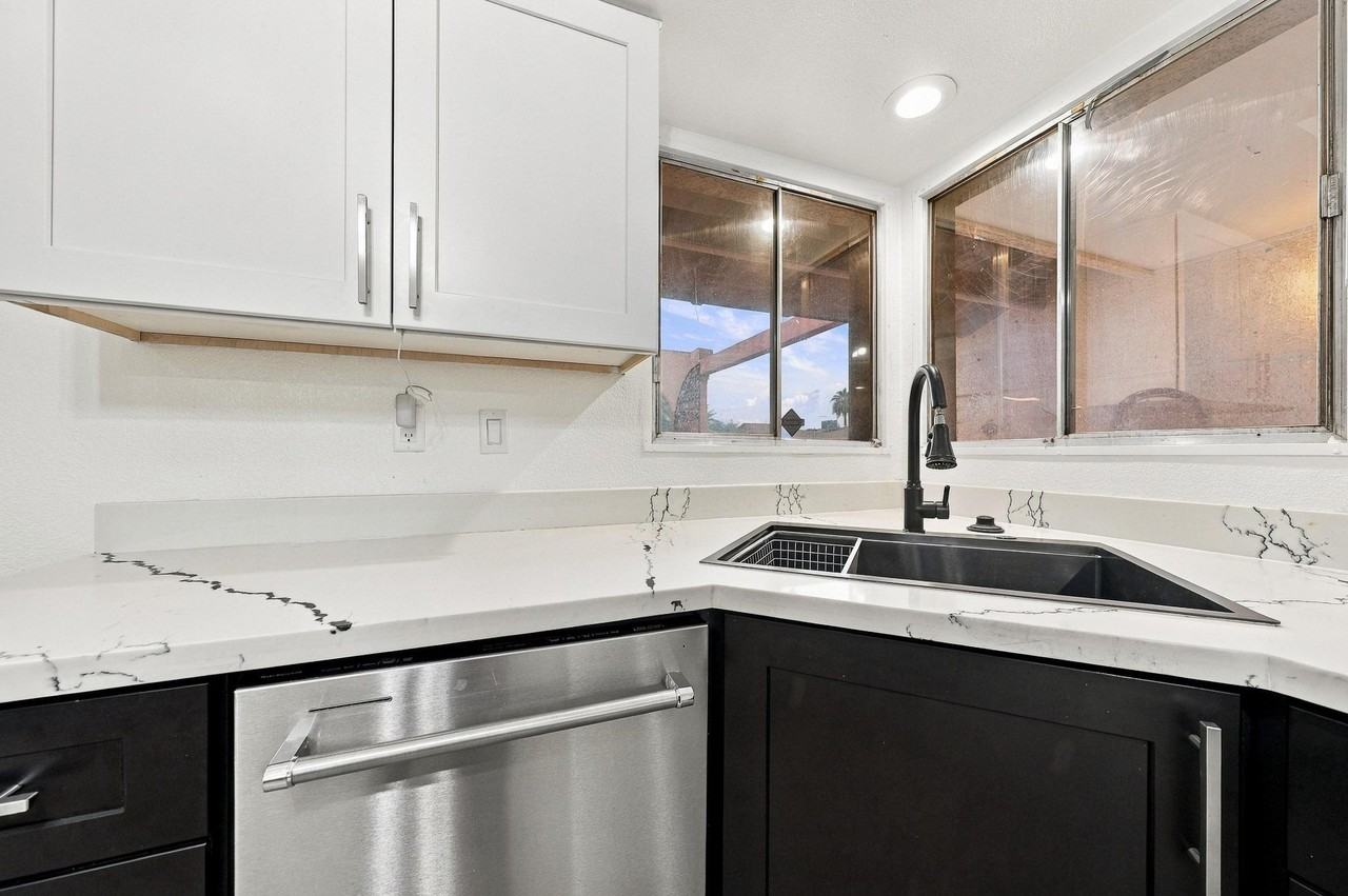 W Kaler Dr - Photo 6 of 29