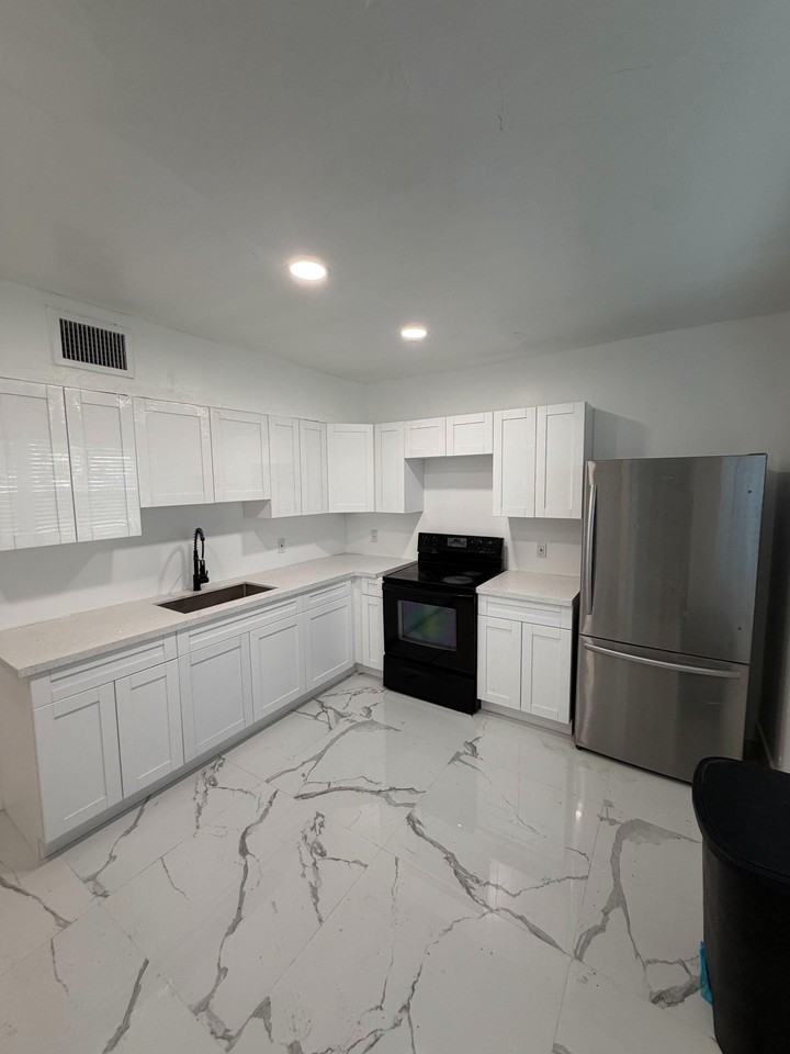 Nw 31st Ave - Photo 2 of 5