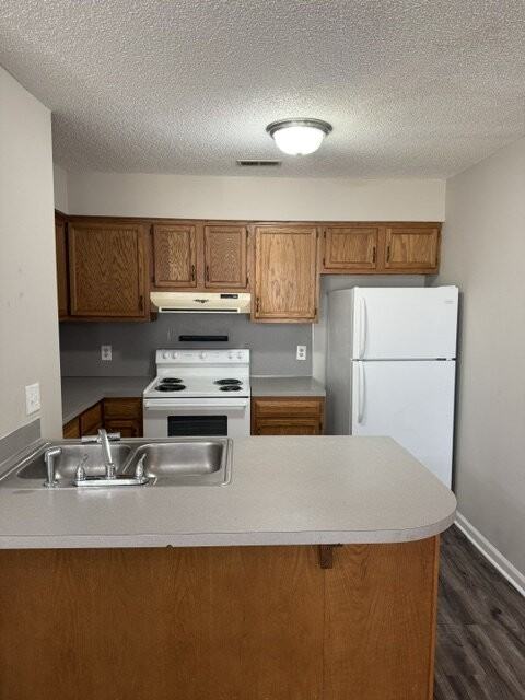 104 W Victoria Ct Apt A - Photo 3 of 17