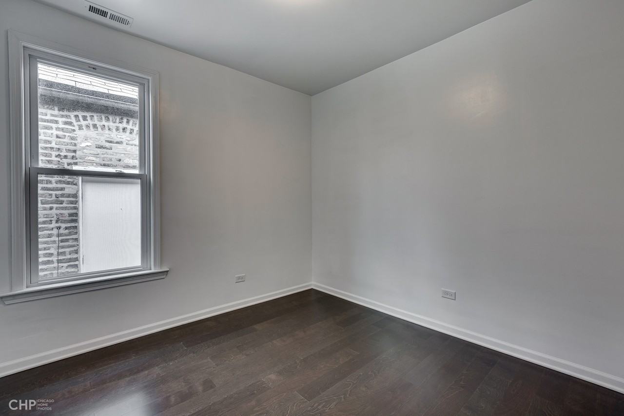 2233 W 21st St #2R - Photo 3 of 15