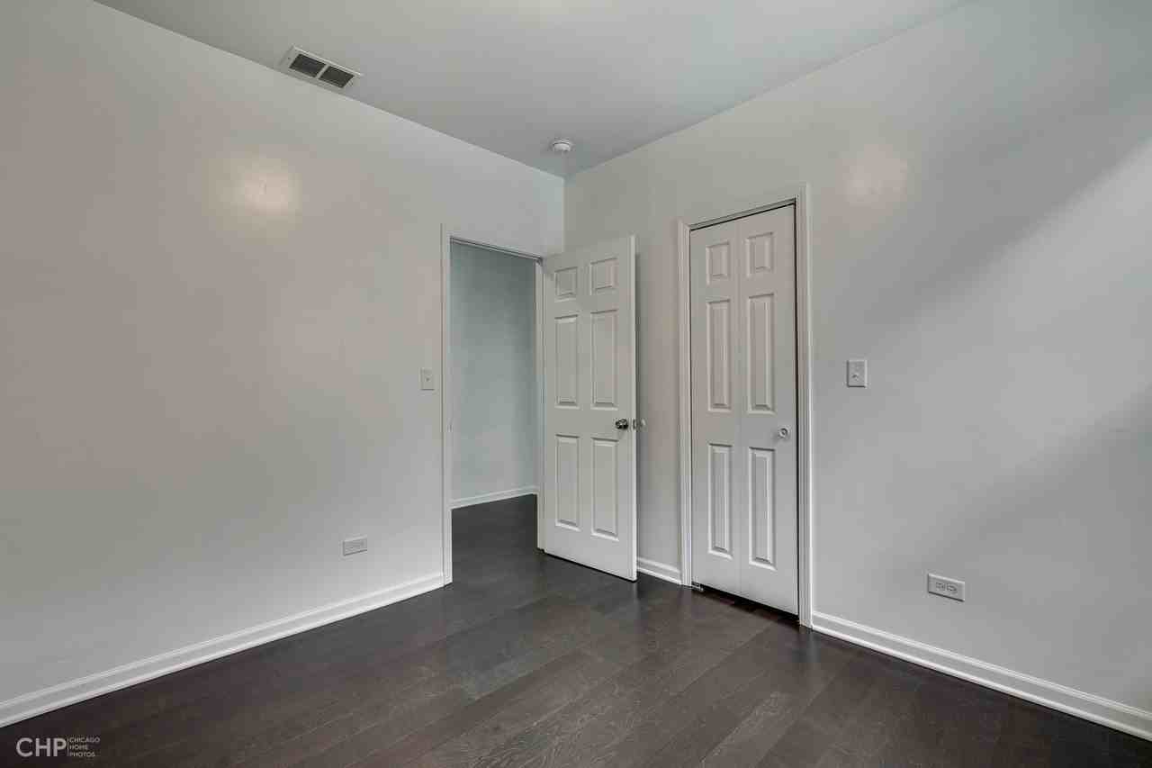 2233 W 21st St #2R - Photo 4 of 15