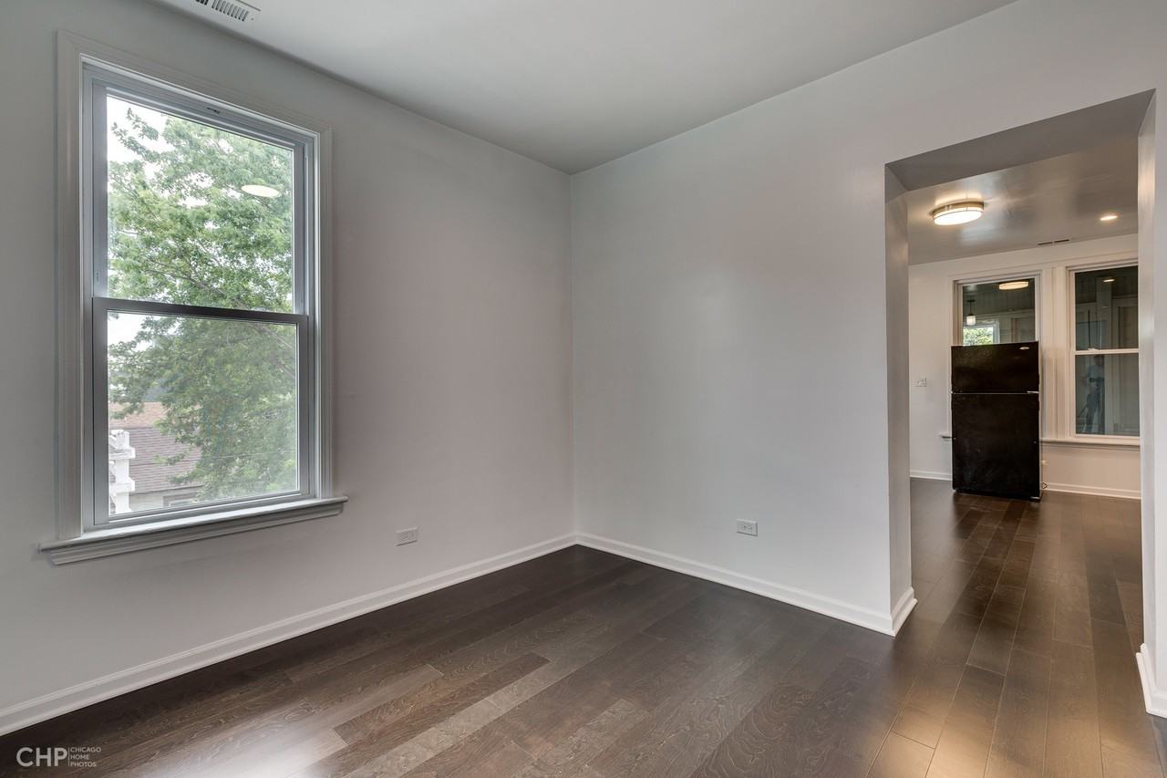 2233 W 21st St #2R - Photo 5 of 15