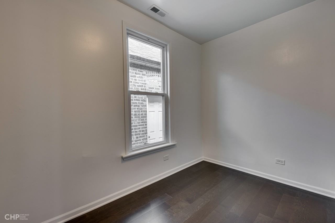 2233 W 21st St #2R - Photo 6 of 15