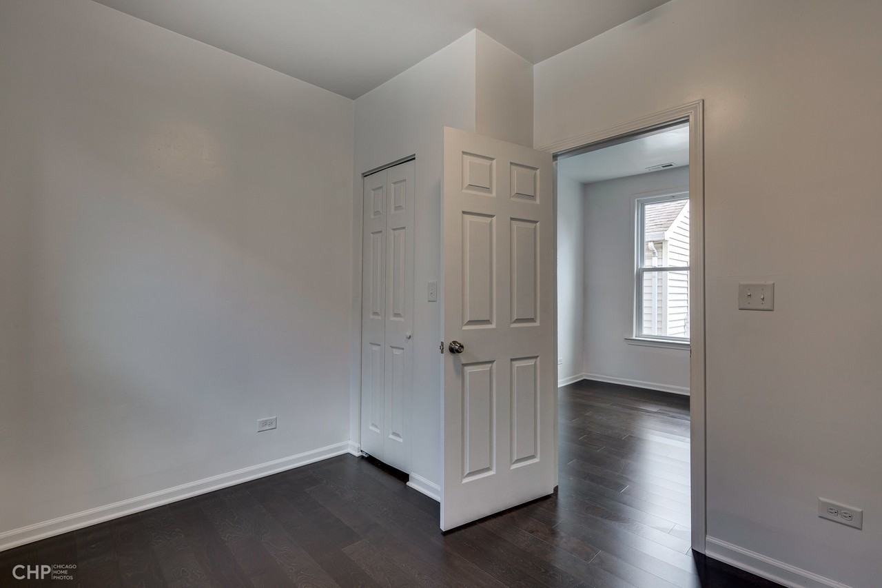 2233 W 21st St #2R - Photo 7 of 15