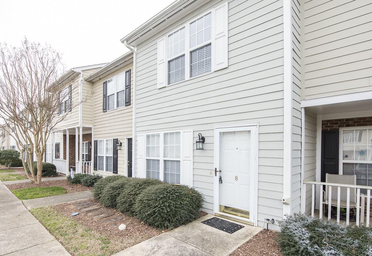 8 Cheltenham Dr - Photo 2 of 21