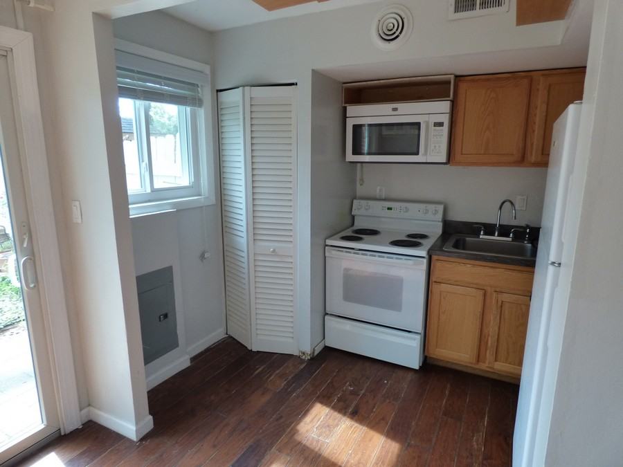 1208 Westview Ter - Photo 2 of 3