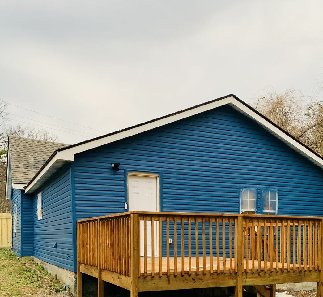 8128 Rugby Ave - Photo 3 of 11