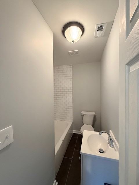 8128 Rugby Ave - Photo 7 of 11