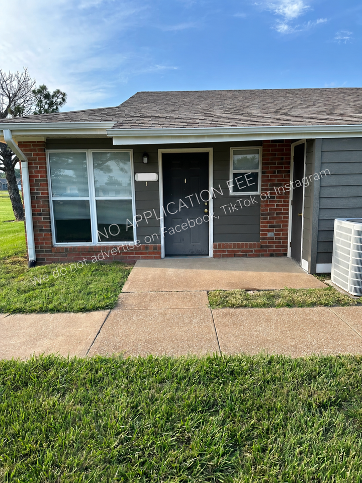 1530 W 14th St