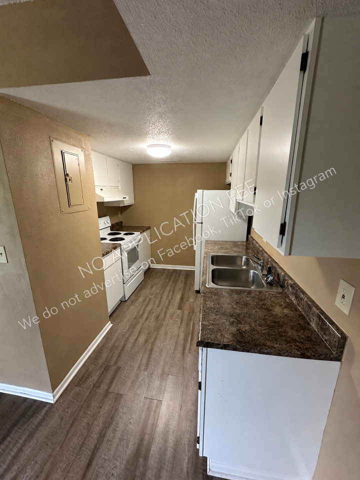 1530 W 14th St - Photo 3 of 8