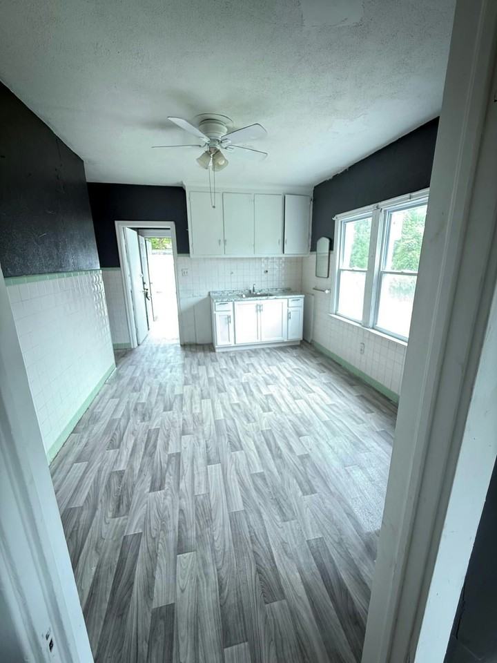 11706 Farringdon Ave #1 - Photo 7 of 15