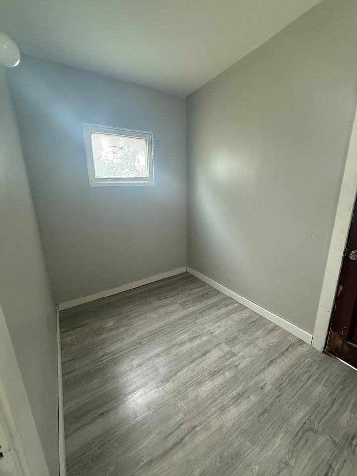 720 E 126th St - Photo 3 of 24