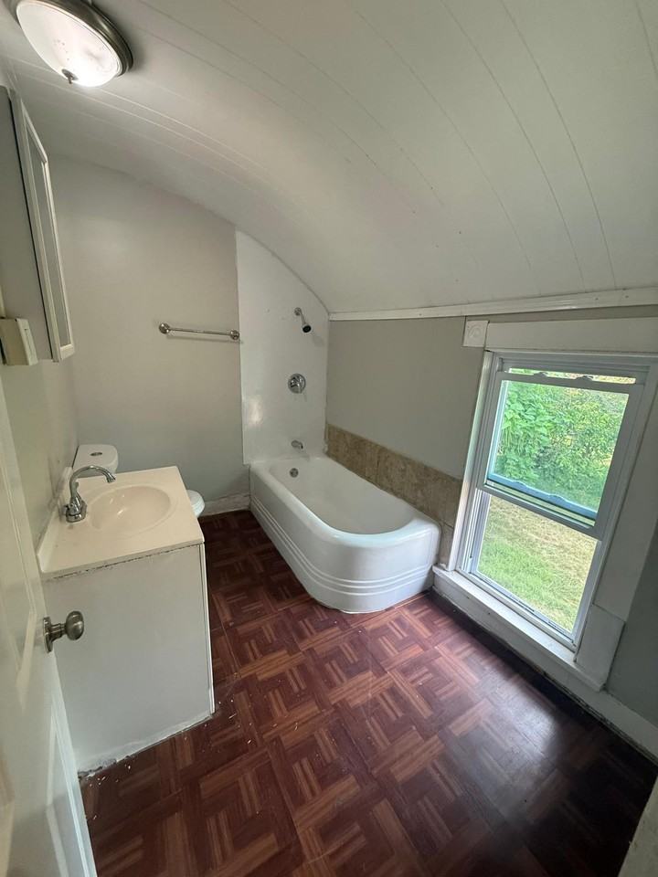 720 E 126th St - Photo 7 of 24
