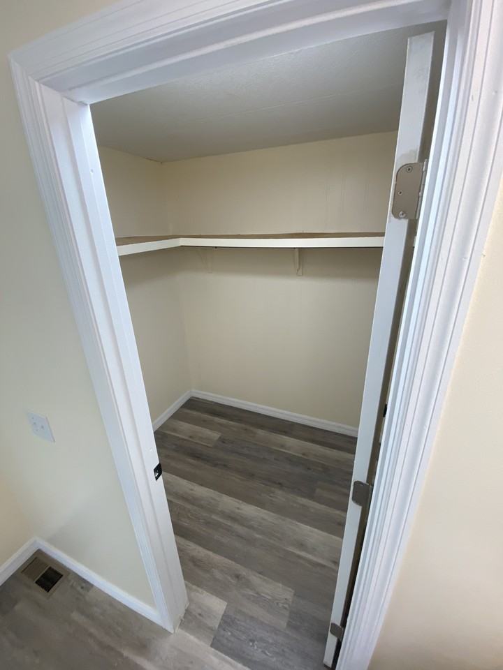 3233 Illinois Ave - Photo 3 of 14