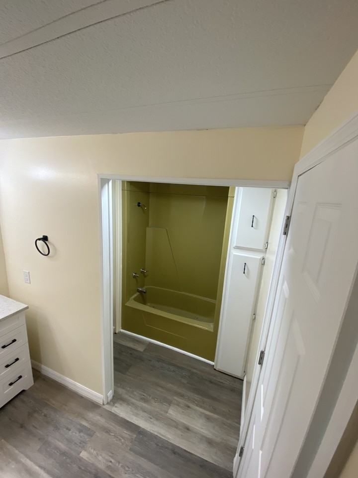 3233 Illinois Ave - Photo 4 of 14