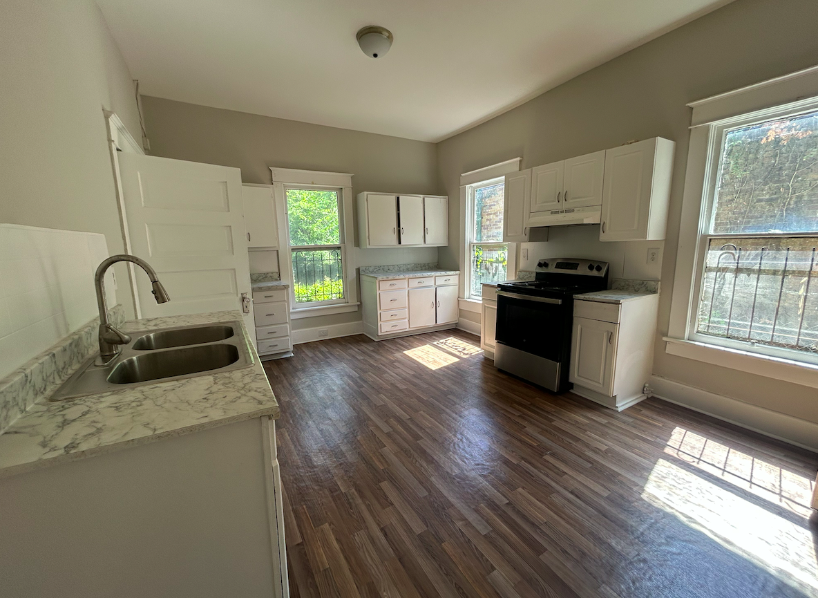 1707 Avenue I - Photo 2 of 6