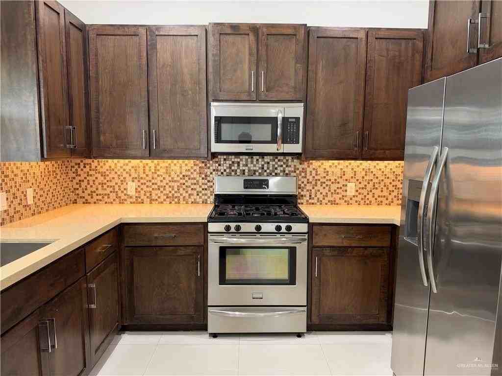 221 Ulex Ave - Photo 3 of 25