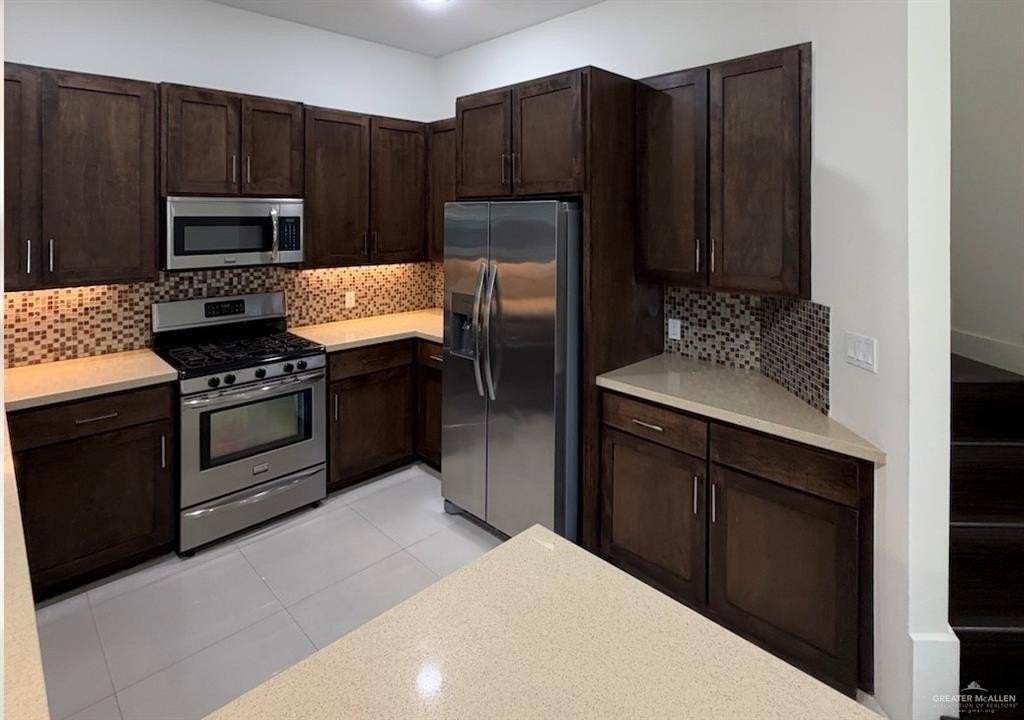 221 Ulex Ave - Photo 4 of 25
