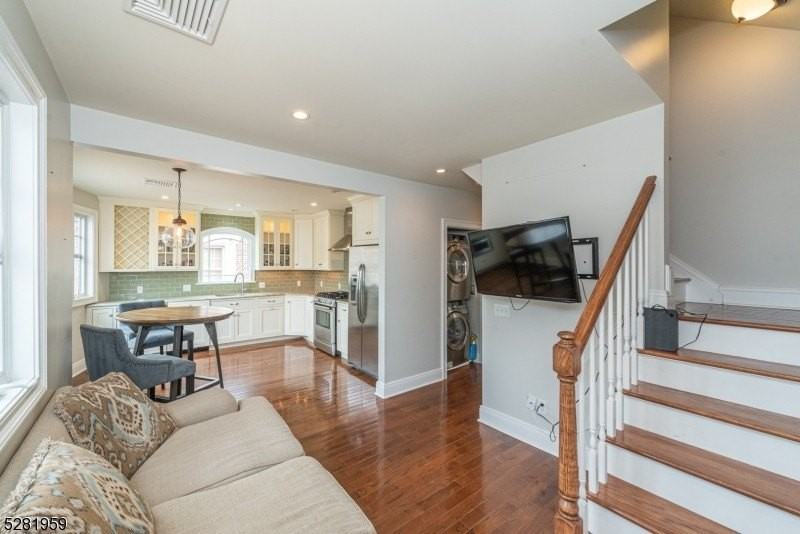 502 Franklin Ave - Photo 4 of 17