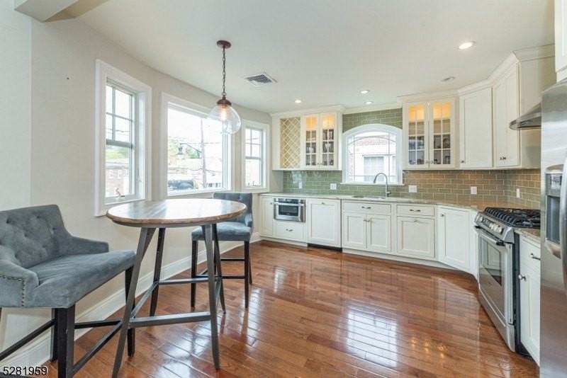 502 Franklin Ave - Photo 5 of 17