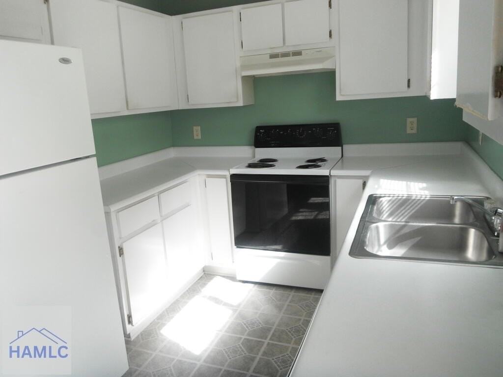 1100 Pineland Ave Apt 8a - Photo 4 of 8