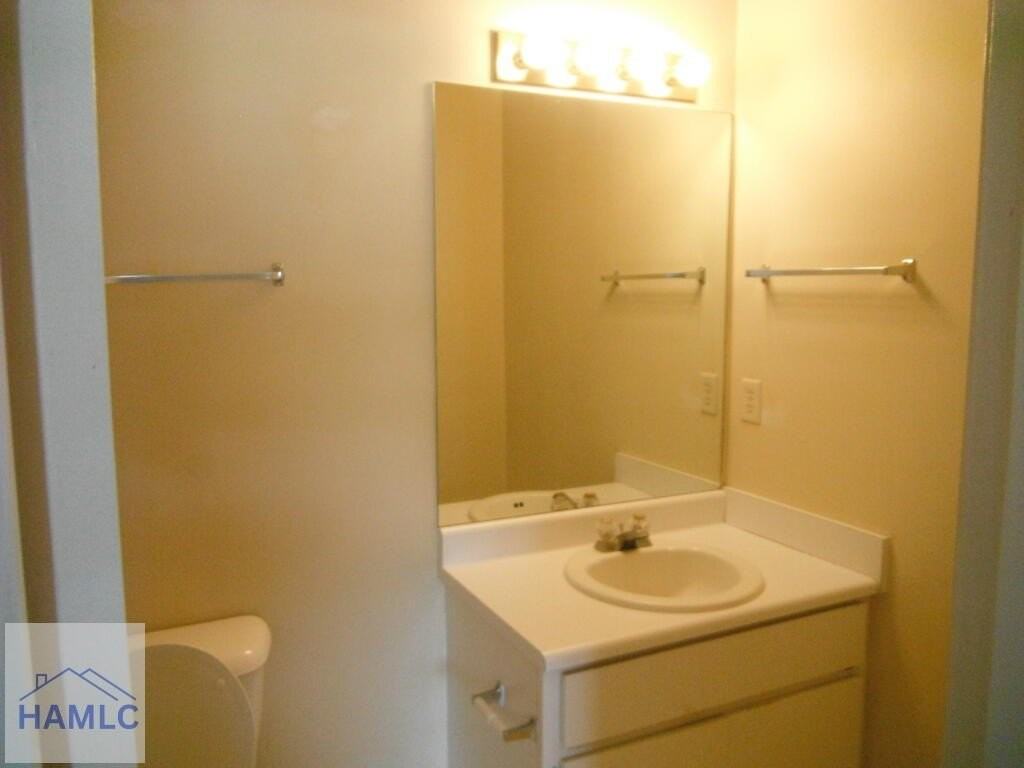1100 Pineland Ave Apt 8a - Photo 6 of 8