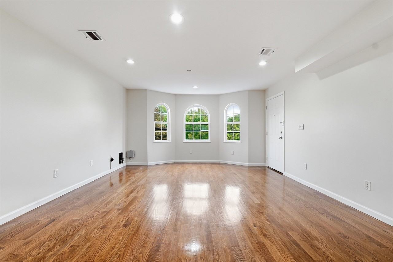 467 Palisade Ave #2 - Photo 4 of 24