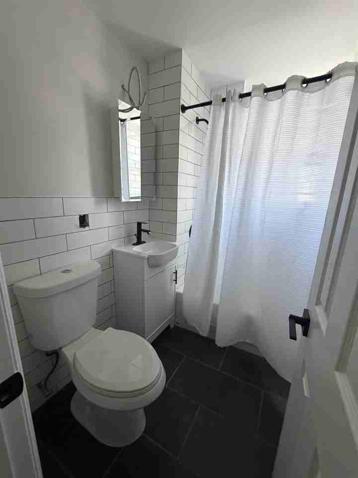 31-33 66th St #4B - Photo 5 of 9