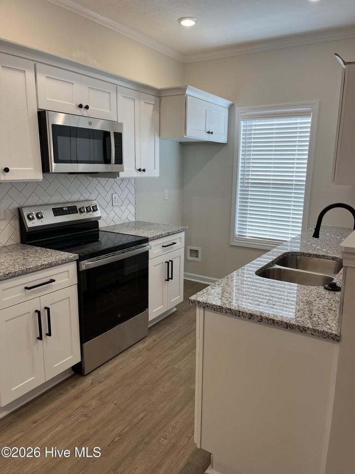 5027 Greer Dr - Photo 3 of 11