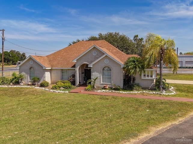 11100 N Conway Ave - Photo 2 of 26