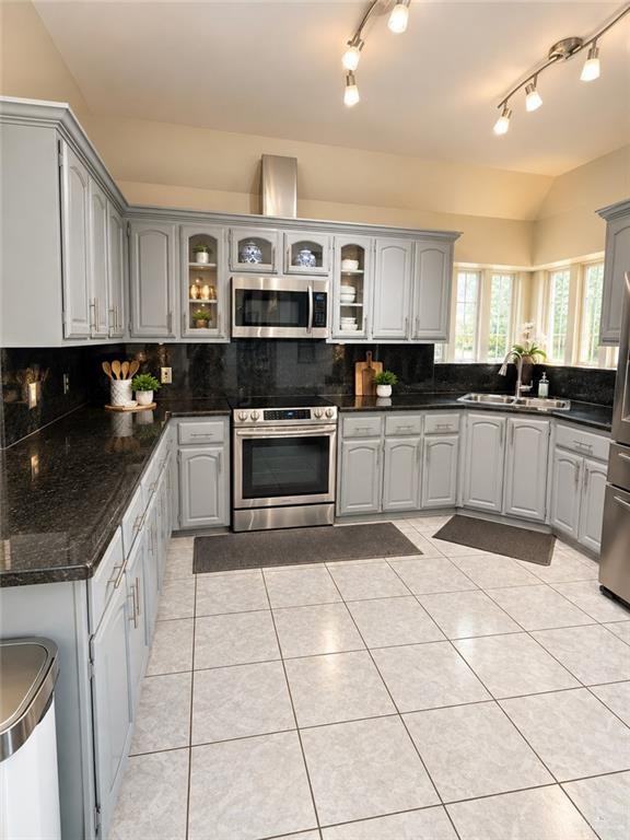 11100 N Conway Ave - Photo 6 of 26