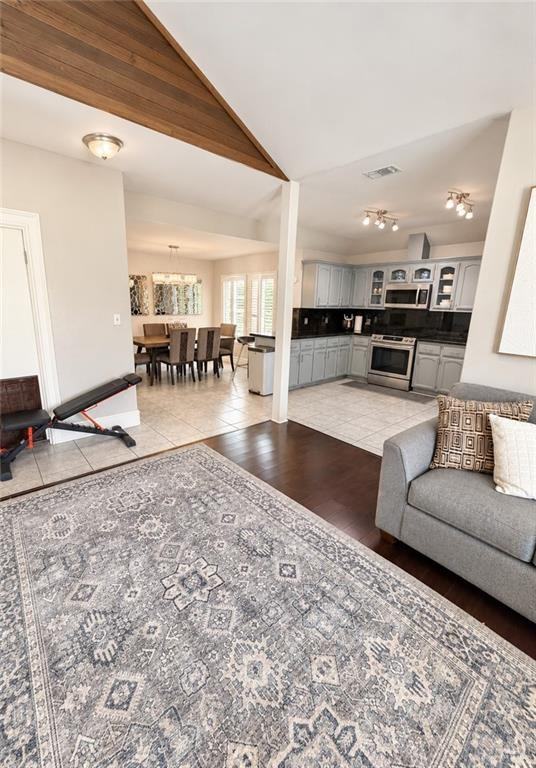 11100 N Conway Ave - Photo 7 of 26