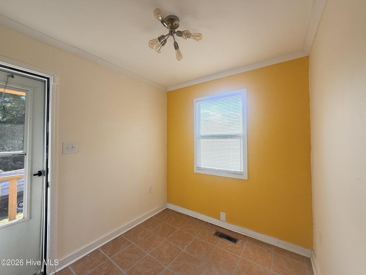 2853 Little Kelly Rd - Photo 3 of 10