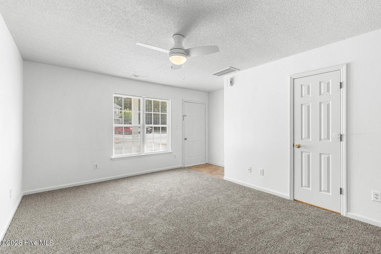 354 Bracken Pl - Photo 3 of 15