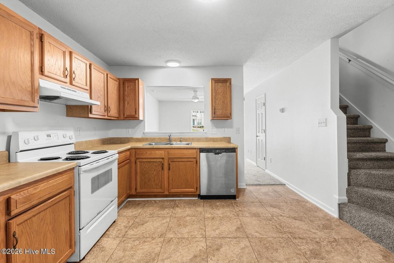 354 Bracken Pl - Photo 4 of 15